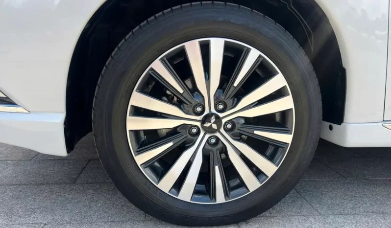 
								Mitsubishi Outlander 2.0 CVT Premium 2022 full									