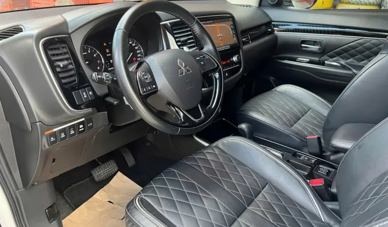 
								Mitsubishi Outlander 2.0 CVT Premium 2022 full									