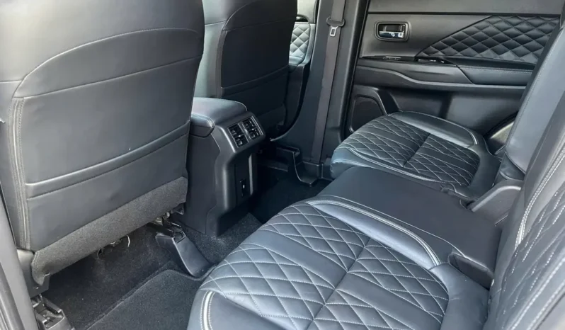 
								Mitsubishi Outlander 2.0 CVT Premium 2022 full									