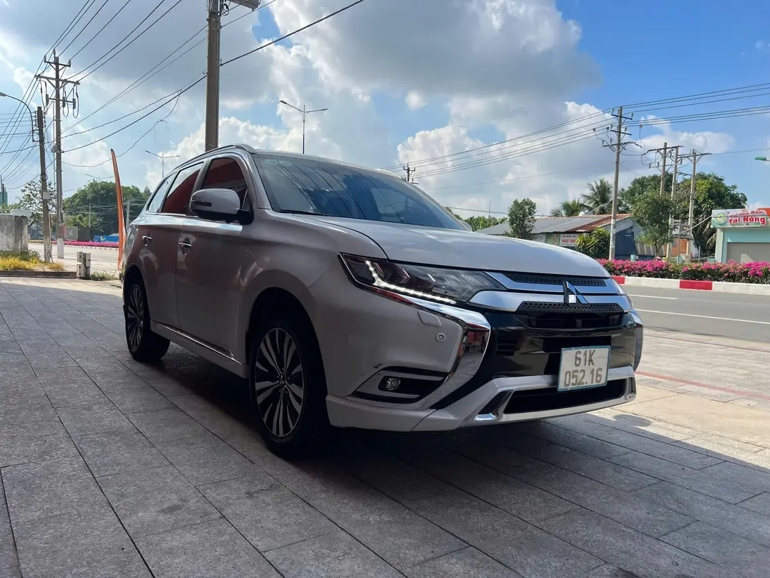 Mitsubishi Outlander 2.0 CVT Premium 2022