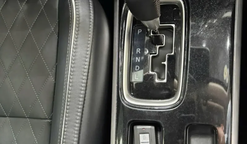 
								Mitsubishi Outlander 2.0 CVT Premium 2022 full									