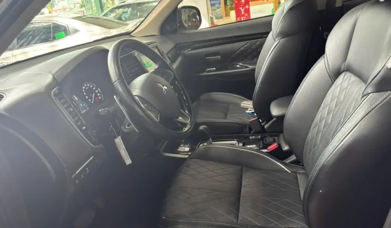 
								Mitsubishi Outlander 2.0 CVT Premium 2022 full									