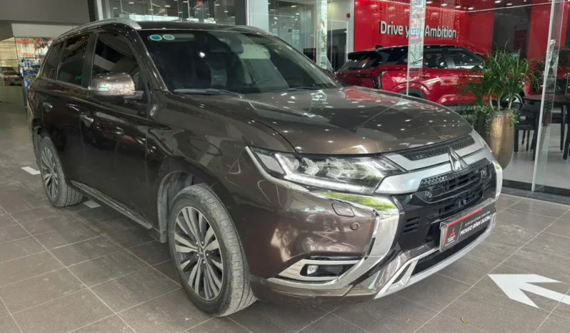 
								Mitsubishi Outlander 2.0 CVT Premium 2023 full									