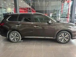 
										Mitsubishi Outlander 2.0 CVT Premium 2023 full									