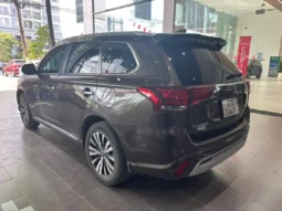 
										Mitsubishi Outlander 2.0 CVT Premium 2023 full									