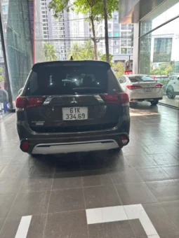 
										Mitsubishi Outlander 2.0 CVT Premium 2023 full									