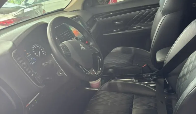 
								Mitsubishi Outlander 2.0 CVT Premium 2023 full									