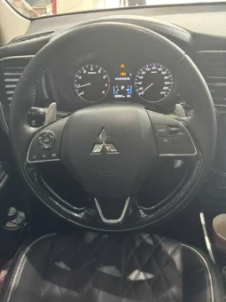 
										Mitsubishi Outlander 2.0 CVT Premium 2023 full									