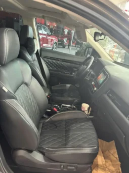 
										Mitsubishi Outlander 2.0 CVT Premium 2023 full									