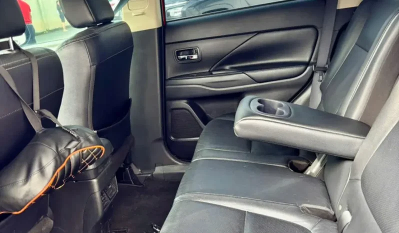 
								Mitsubishi Outlander 2.4 CVT Premium 2019 full									