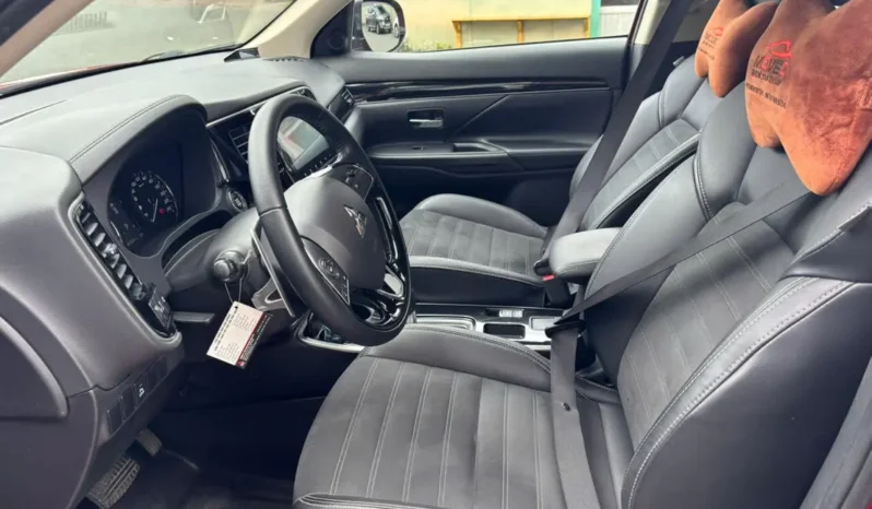 
								Mitsubishi Outlander 2.0 CVT 2022 full									