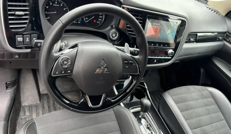 
								Mitsubishi Outlander 2.0 CVT 2022 full									