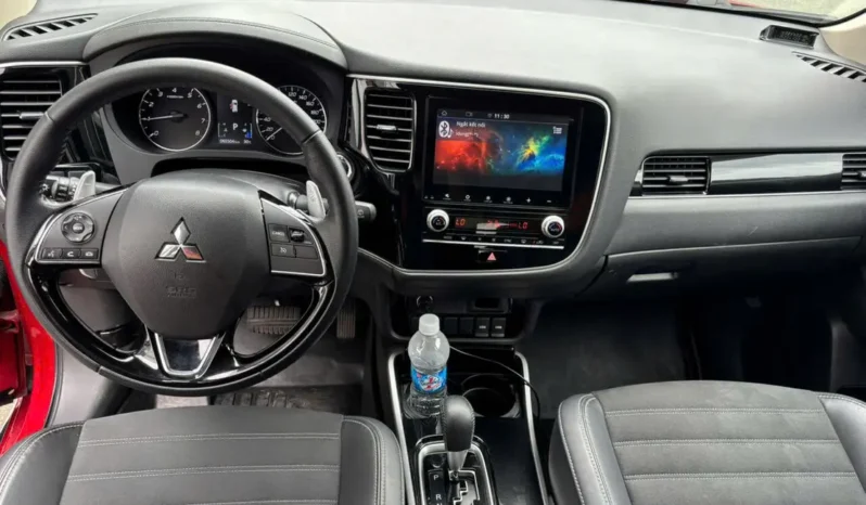 
								Mitsubishi Outlander 2.0 CVT 2022 full									