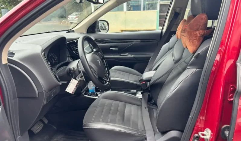 
								Mitsubishi Outlander 2.0 CVT 2022 full									