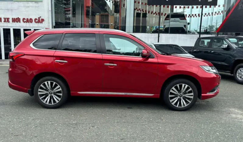 
								Mitsubishi Outlander 2.0 CVT 2022 full									