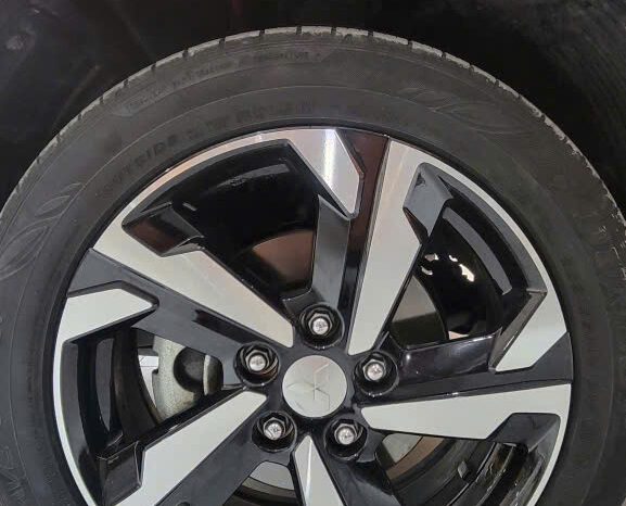 
								Mitsubishi Xpander Predium AT 2024 full									