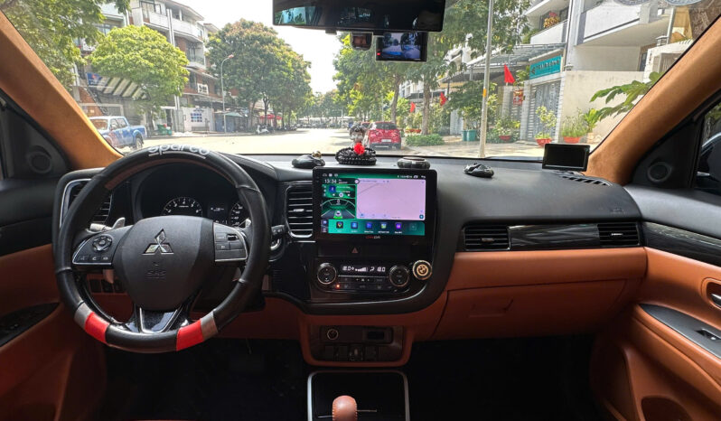 
								Mitsubishi Outlander 2.0 CVT Premium 2018 full									