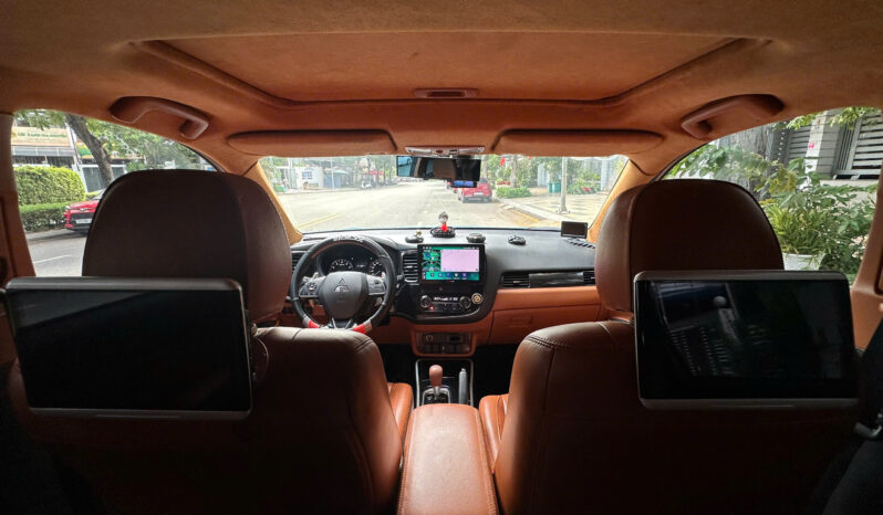 
								Mitsubishi Outlander 2.0 CVT Premium 2018 full									