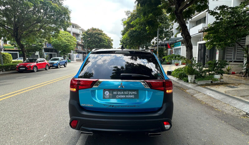 
								Mitsubishi Outlander 2.0 CVT Premium 2018 full									