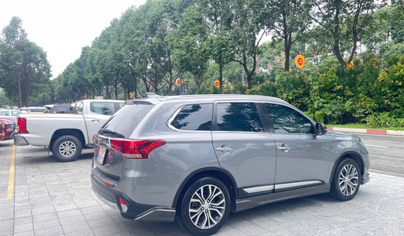 
								Mitsubishi Outlander 2.4 CVT Premium 2019 full									