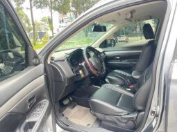 
										Mitsubishi Outlander 2.4 CVT Premium 2019 full									