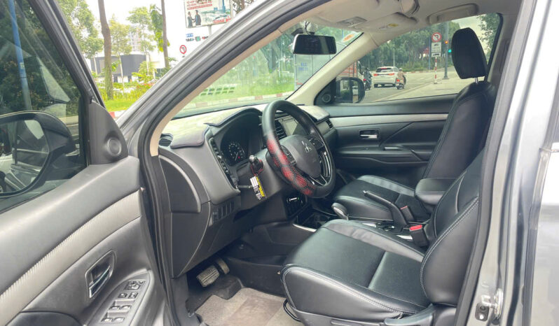 
								Mitsubishi Outlander 2.4 CVT Premium 2019 full									