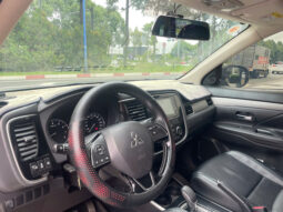 
										Mitsubishi Outlander 2.4 CVT Premium 2019 full									