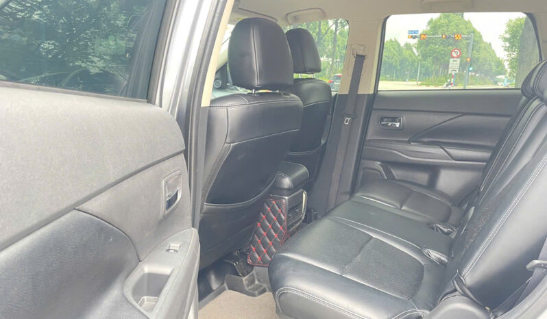 
								Mitsubishi Outlander 2.4 CVT Premium 2019 full									