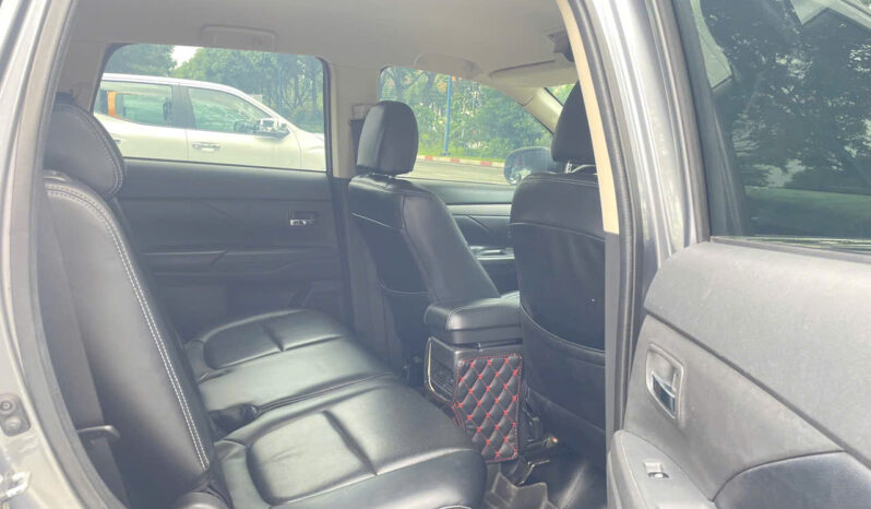 
								Mitsubishi Outlander 2.4 CVT Premium 2019 full									