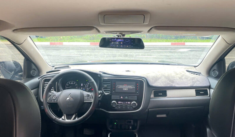 
								Mitsubishi Outlander 2.4 CVT Premium 2019 full									
