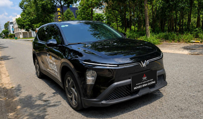 
								VINFAST LIMO GREEN 2025 full									