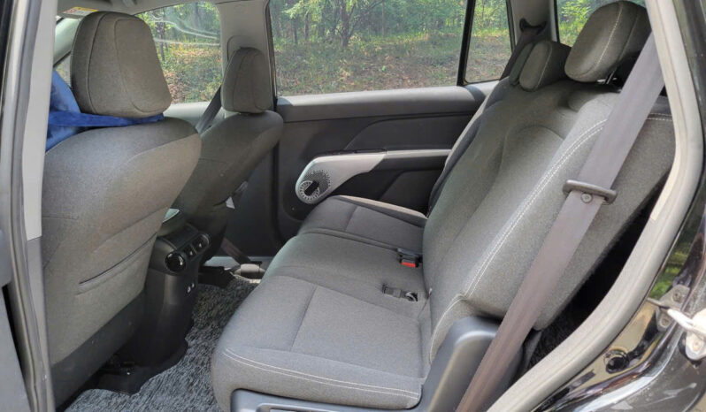 
								VINFAST LIMO GREEN 2025 full									